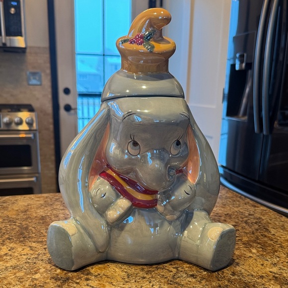 Vintage Disney Dumbo Cookie Jar- Pearlized Luster Finish never used - Picture 1 of 9